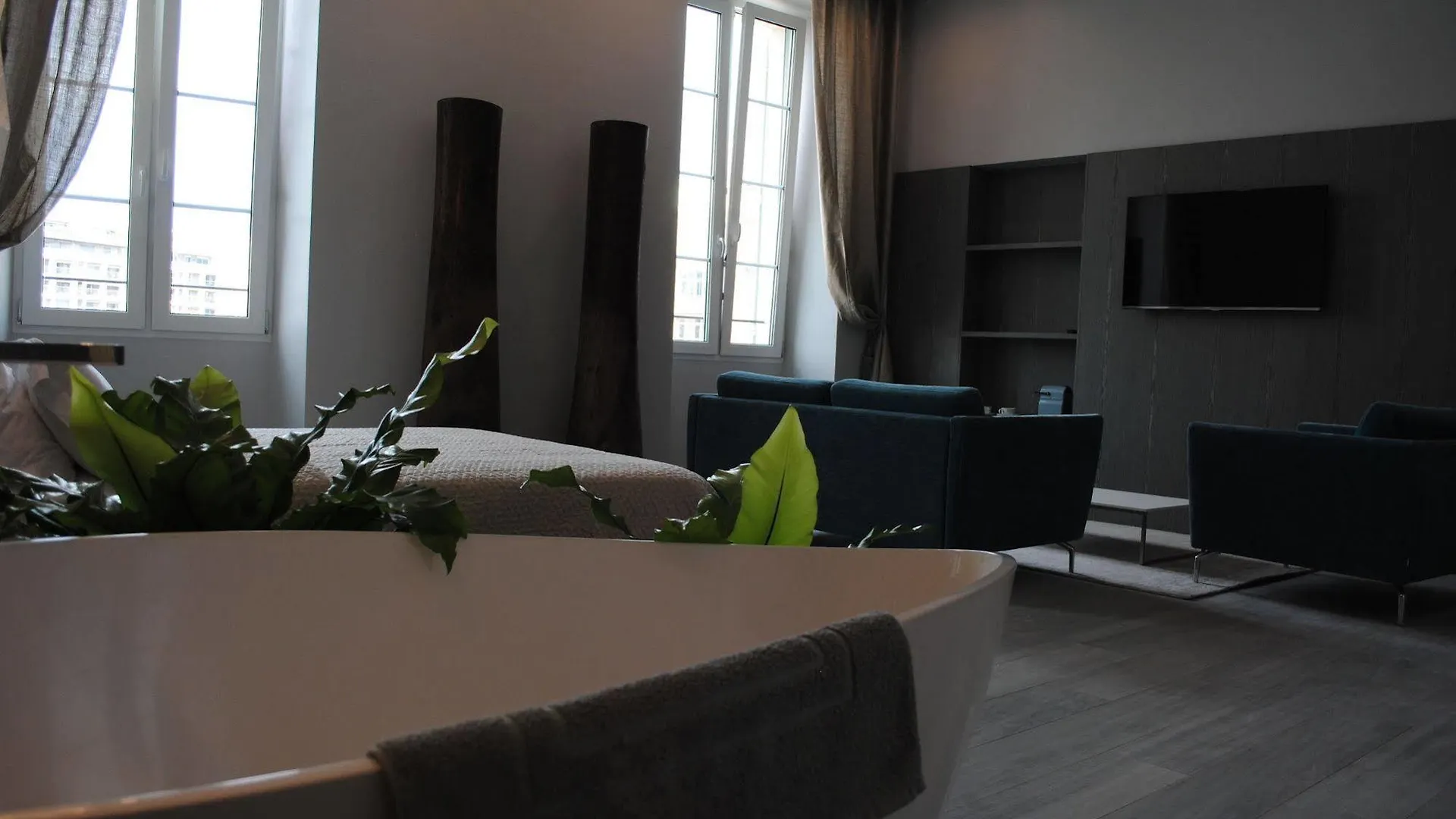 Les Suites Massena Nice 3*,
