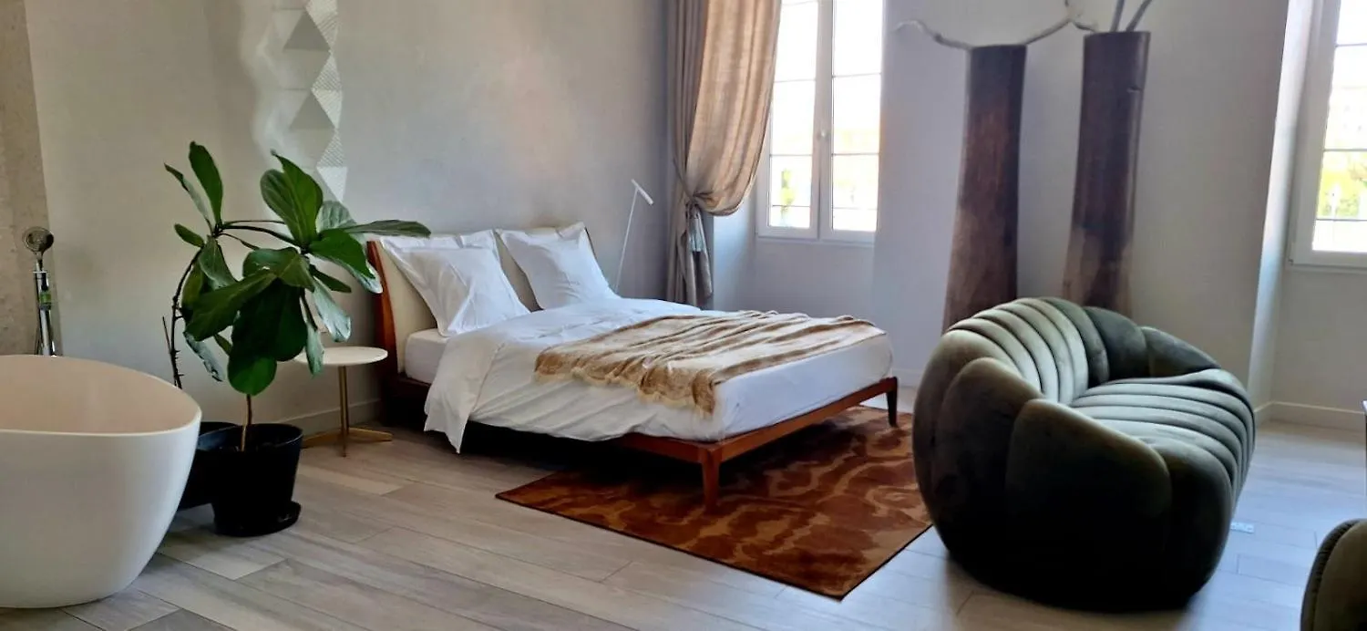 ניס Les Suites Massena מלון