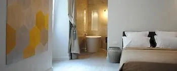 Les Suites Massena Nice 3*,